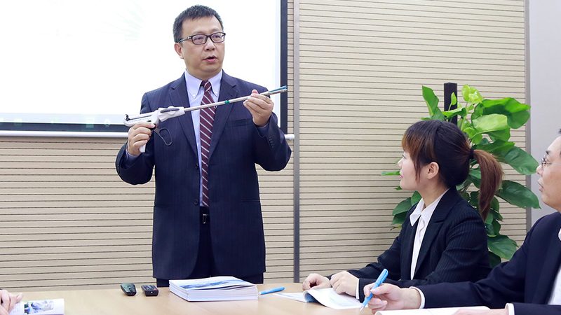 少儿编程课程：揭秘其背后的优与劣